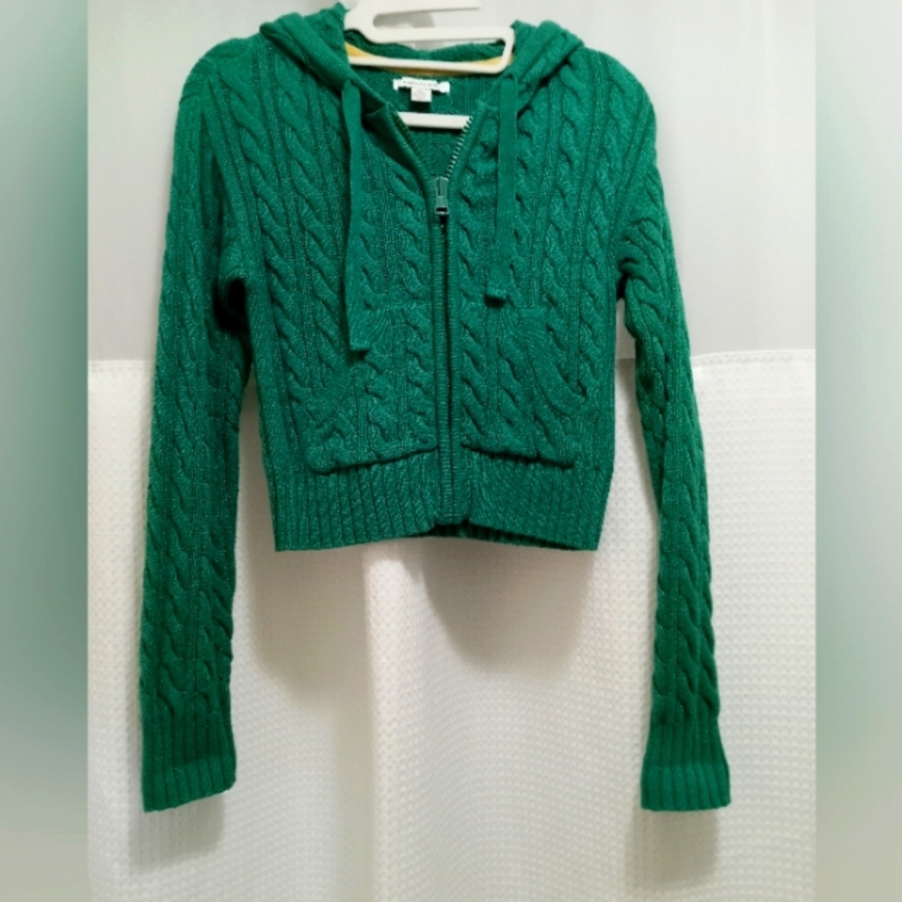 American Eagle cropped hooded sweater. Good used condition.  Size xxs.